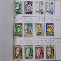 Lot de timbres d'Algérie, Maroc, Tunisie en 7 carnets à choix.