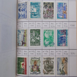 Lot de timbres d'Algérie, Maroc, Tunisie en 7 carnets à choix.