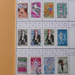 Lot de timbres d'Algérie, Maroc, Tunisie en 7 carnets à choix.