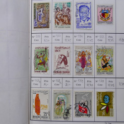 Lot de timbres d'Algérie, Maroc, Tunisie en 7 carnets à choix.
