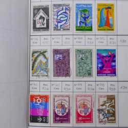 Lot de timbres d'Algérie, Maroc, Tunisie en 7 carnets à choix.