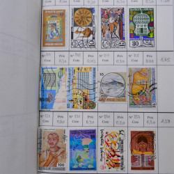 Lot de timbres d'Algérie, Maroc, Tunisie en 7 carnets à choix.