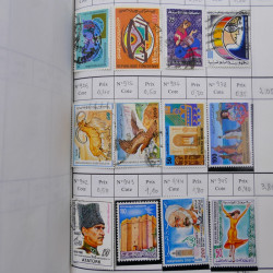 Lot de timbres d'Algérie, Maroc, Tunisie en 7 carnets à choix.