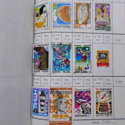Lot de timbres d'Algérie, Maroc, Tunisie en 7 carnets à choix.