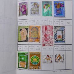 Lot de timbres d'Algérie, Maroc, Tunisie en 7 carnets à choix.