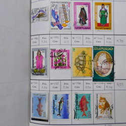 Lot de timbres d'Algérie, Maroc, Tunisie en 7 carnets à choix.