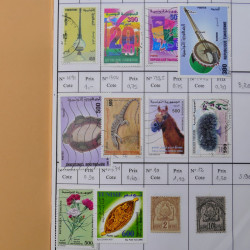 Lot de timbres d'Algérie, Maroc, Tunisie en 7 carnets à choix.