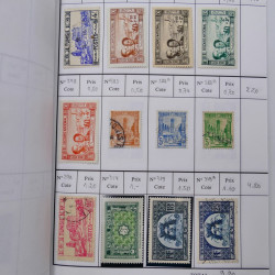Lot de timbres d'Algérie, Maroc, Tunisie en 7 carnets à choix.