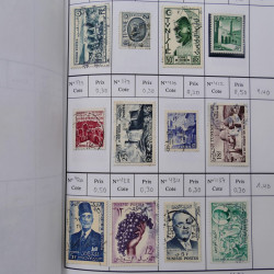 Lot de timbres d'Algérie, Maroc, Tunisie en 7 carnets à choix.