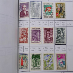 Lot de timbres d'Algérie, Maroc, Tunisie en 7 carnets à choix.