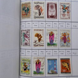 Lot de timbres d'Algérie, Maroc, Tunisie en 7 carnets à choix.