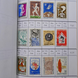 Lot de timbres d'Algérie, Maroc, Tunisie en 7 carnets à choix.