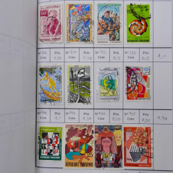 Lot de timbres d'Algérie, Maroc, Tunisie en 7 carnets à choix.