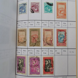 Lot de timbres d'Algérie, Maroc, Tunisie en 7 carnets à choix.