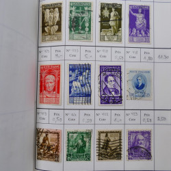 Lot de timbres d'Italie 1863-2000 neufs et oblitérés en 6 carnets à choix.