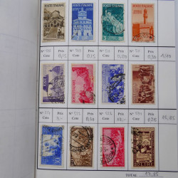 Lot de timbres d'Italie 1863-2000 neufs et oblitérés en 6 carnets à choix.