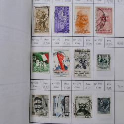 Lot de timbres d'Italie 1863-2000 neufs et oblitérés en 6 carnets à choix.