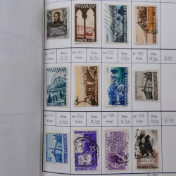 Lot de timbres d'Italie 1863-2000 neufs et oblitérés en 6 carnets à choix.