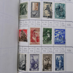 Lot de timbres d'Italie 1863-2000 neufs et oblitérés en 6 carnets à choix.