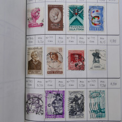 Lot de timbres d'Italie 1863-2000 neufs et oblitérés en 6 carnets à choix.