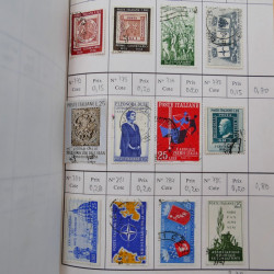 Lot de timbres d'Italie 1863-2000 neufs et oblitérés en 6 carnets à choix.