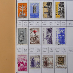 Lot de timbres d'Italie 1863-2000 neufs et oblitérés en 6 carnets à choix.