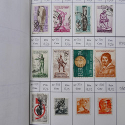 Lot de timbres d'Italie 1863-2000 neufs et oblitérés en 6 carnets à choix.