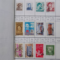 Lot de timbres d'Italie 1863-2000 neufs et oblitérés en 6 carnets à choix.