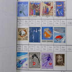 Lot de timbres d'Italie 1863-2000 neufs et oblitérés en 6 carnets à choix.