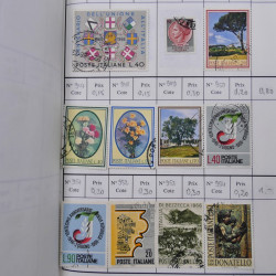 Lot de timbres d'Italie 1863-2000 neufs et oblitérés en 6 carnets à choix.