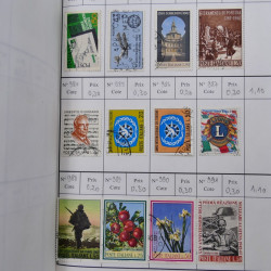 Lot de timbres d'Italie 1863-2000 neufs et oblitérés en 6 carnets à choix.