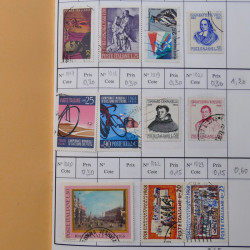 Lot de timbres d'Italie 1863-2000 neufs et oblitérés en 6 carnets à choix.