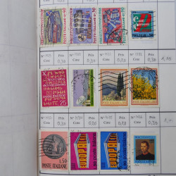 Lot de timbres d'Italie 1863-2000 neufs et oblitérés en 6 carnets à choix.
