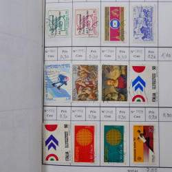 Lot de timbres d'Italie 1863-2000 neufs et oblitérés en 6 carnets à choix.