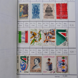 Lot de timbres d'Italie 1863-2000 neufs et oblitérés en 6 carnets à choix.