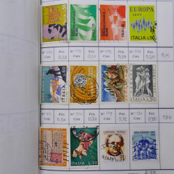 Lot de timbres d'Italie 1863-2000 neufs et oblitérés en 6 carnets à choix.