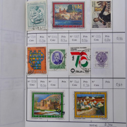 Lot de timbres d'Italie 1863-2000 neufs et oblitérés en 6 carnets à choix.