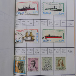 Lot de timbres d'Italie 1863-2000 neufs et oblitérés en 6 carnets à choix.
