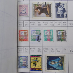 Lot de timbres d'Italie 1863-2000 neufs et oblitérés en 6 carnets à choix.
