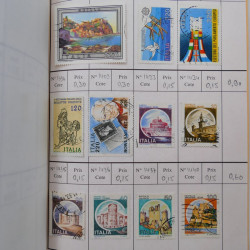 Lot de timbres d'Italie 1863-2000 neufs et oblitérés en 6 carnets à choix.