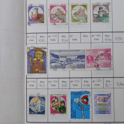 Lot de timbres d'Italie 1863-2000 neufs et oblitérés en 6 carnets à choix.