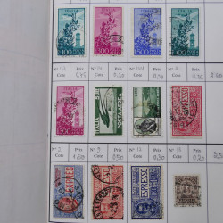 Lot de timbres d'Italie 1863-2000 neufs et oblitérés en 6 carnets à choix.