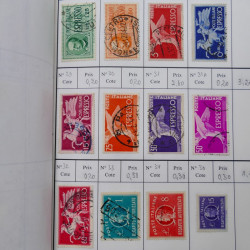 Lot de timbres d'Italie 1863-2000 neufs et oblitérés en 6 carnets à choix.