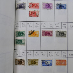 Lot de timbres d'Italie 1863-2000 neufs et oblitérés en 6 carnets à choix.