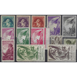 Timbres de bienfaisance PTT 1940-1943 sélection de 13 valeurs neufs.