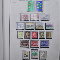 Collection massive timbres d'Europe neufs et oblitérés en un album.