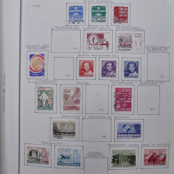 Collection massive timbres d'Europe neufs et oblitérés en un album.