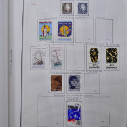 Collection massive timbres d'Europe neufs et oblitérés en un album.