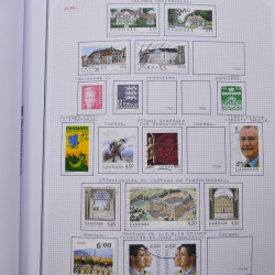 Collection massive timbres d'Europe neufs et oblitérés en un album.