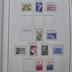 Collection massive timbres d'Europe neufs et oblitérés en un album.